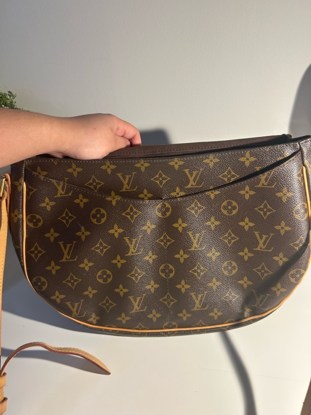 Louis Vuitton Monogram menilmontant - Picture 2 of 13